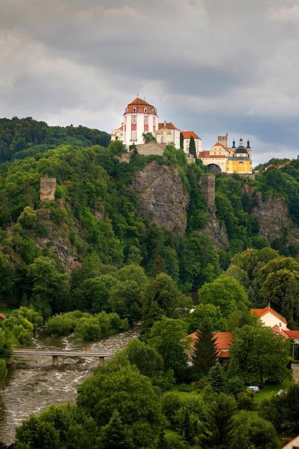 Penzion Prehrada** Aparthotel Vranov nad Dyji Exterior photo